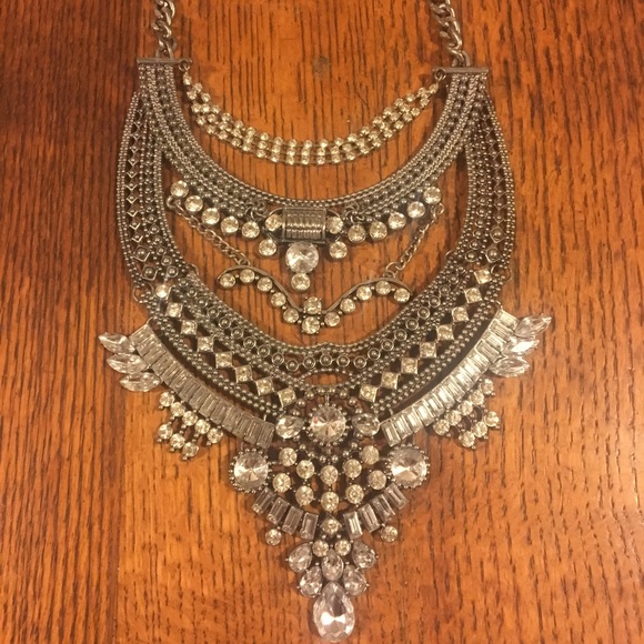 Beautiful Bib Statement Necklace! - Picture 3 of 8